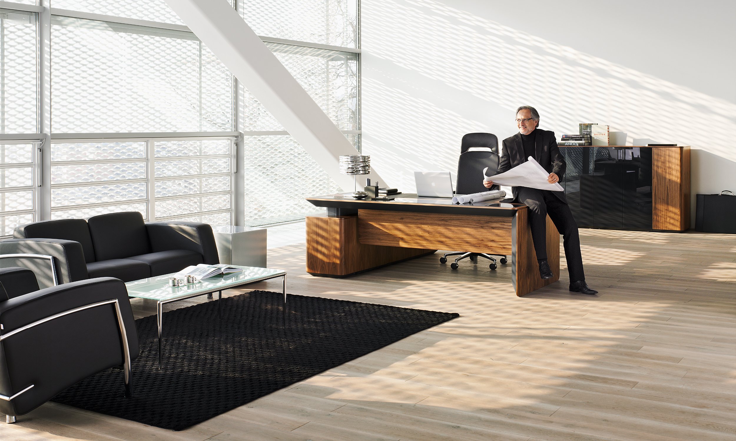 Bureau de direction eRange Nowy Styl en noyer avec salon Cap Office Maroc